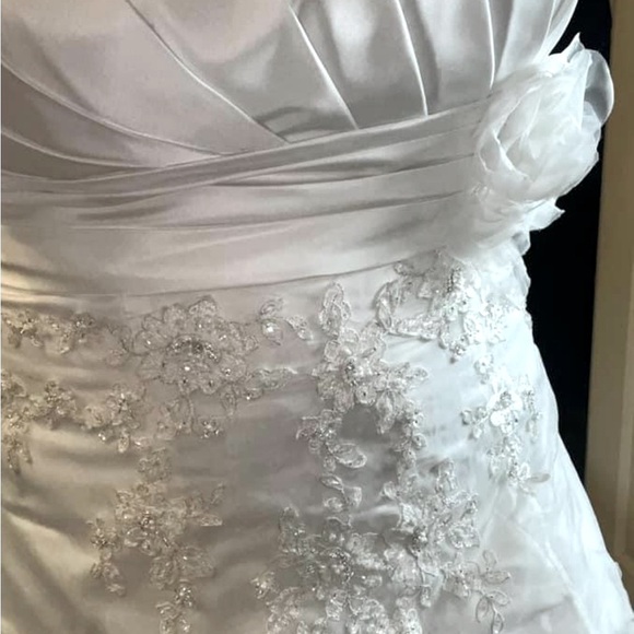 Mary’s Bridal Wedding Gown (3layer) size 20 will negotiate price. - Picture 11 of 15